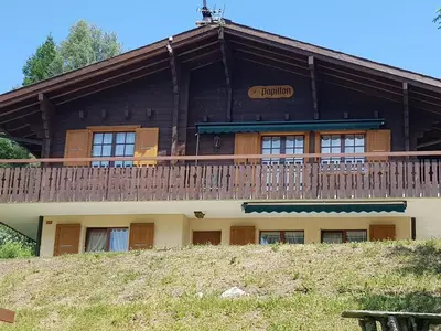 Das Gebäude in dem sich die Ferienwohnung befindet