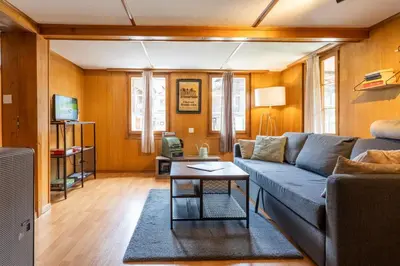 Ein Sitzbereich in der Unterkunft Lovely & great equipped wooden Alp Chalet flat