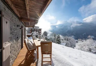 Ein allgemeiner Bergblick oder ein Berglick von der Ferienwohnung aus