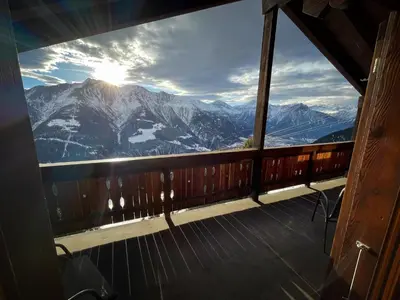 Ein allgemeiner Bergblick oder ein Berglick von der Ferienwohnung aus