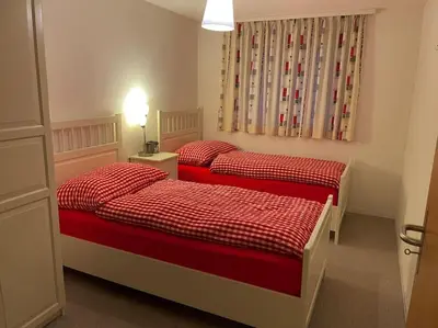 Ein Bett oder Betten in einem Zimmer der Unterkunft Romantic Swiss Alp Iseltwald with Lake & Mountains