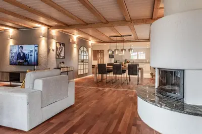 TV/Unterhaltungsangebot in der Unterkunft Spirit Apartments - The Penthouse - Lake View - Parking