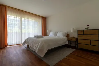 Ein Bett oder Betten in einem Zimmer der Unterkunft Gorgeous Apartment In The Heart Of Zweisimmen
