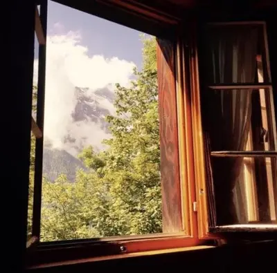 Ein allgemeiner Bergblick oder ein Berglick von des Chalets aus