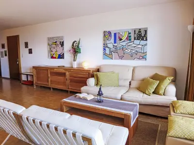 Ein Sitzbereich in der Unterkunft Apartment Eden Roc 56 by Interhome