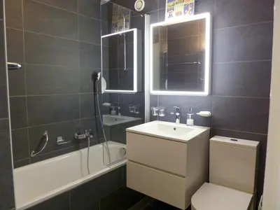 Ein Badezimmer in der Unterkunft Apartment Elysée 29 by Interhome