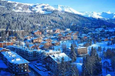 Ein allgemeiner Bergblick oder ein Berglick von der Ferienwohnung aus