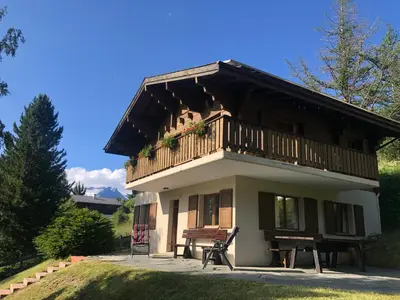 Das Gebäude in dem sich das Chalet befindet