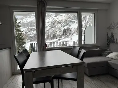 Ein allgemeiner Bergblick oder ein Berglick von der Ferienwohnung aus