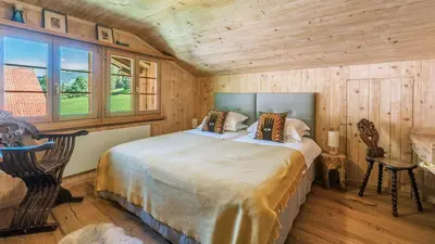 Ein Bett oder Betten in einem Zimmer der Unterkunft Chalet Ananda, Lauenen bei Gstaad