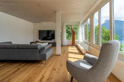 TV/Unterhaltungsangebot in der Unterkunft Villa with pool, garden & direct at lake
