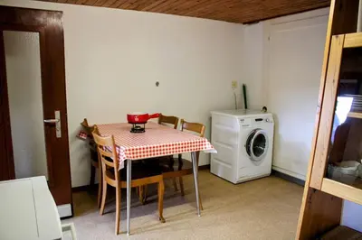 Ein Sitzbereich in der Unterkunft Alpine chalet apt w/parking and porch