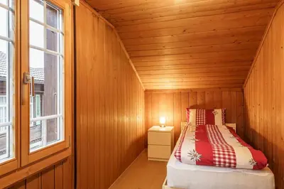 Ein Bett oder Betten in einem Zimmer der Unterkunft StayBrienz - Lake Brienz Holiday House