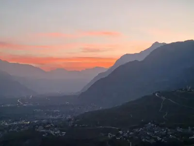 Ein allgemeiner Bergblick oder ein Berglick von der Ferienwohnung aus