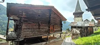 Das Gebäude in dem sich das Privatzimmer befindet