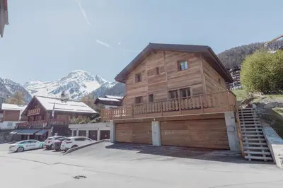Ein allgemeiner Bergblick oder ein Berglick von der Ferienwohnung aus