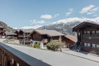 Ein allgemeiner Bergblick oder ein Berglick von der Ferienwohnung aus