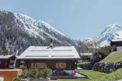 Ein allgemeiner Bergblick oder ein Berglick von der Ferienwohnung aus