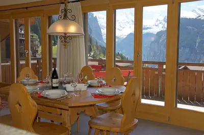 Ein allgemeiner Bergblick oder ein Berglick von der Ferienwohnung aus