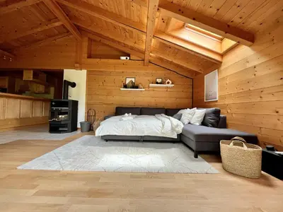 Ein Bett oder Betten in einem Zimmer der Unterkunft zentrale, gemütliche Wohnung im Schweizer Stil I Bergblick