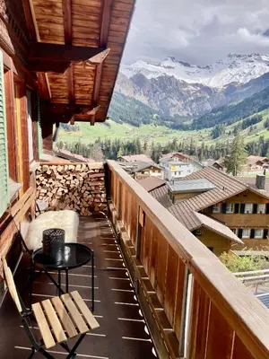 Ein allgemeiner Bergblick oder ein Berglick von der Ferienwohnung aus