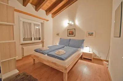 Ein Bett oder Betten in einem Zimmer der Unterkunft Haus Bodmen B, Apartment Stellisee
