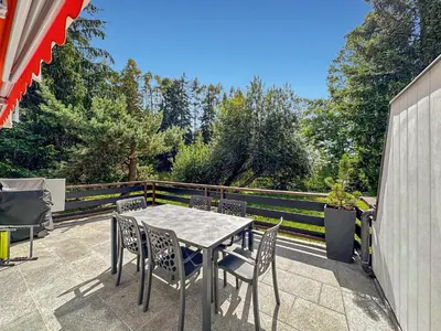 Ein Garten an der Unterkunft Snowstar-Next to ski lift and golf-Crans Montana