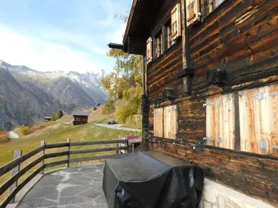 Ein allgemeiner Bergblick oder ein Berglick von der Ferienwohnung aus