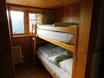 Ein Bett oder Betten in einem Zimmer der Unterkunft Chalet Schneeflöckli