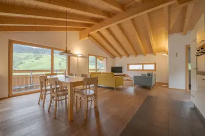 Ein Sitzbereich in der Unterkunft Chalet Eigerlicht