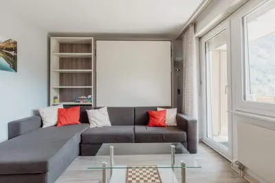 Ein Sitzbereich in der Unterkunft Appartement proche des remontées mécaniques
