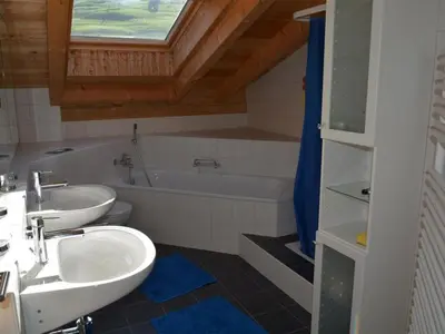Ein Badezimmer in der Unterkunft Apartment Alpha by Interhome