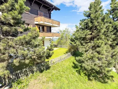 Ein Garten an der Unterkunft Apartment Chamois AZ10 by Interhome