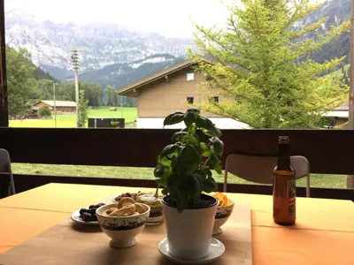 Ein allgemeiner Bergblick oder ein Berglick von der Ferienwohnung aus