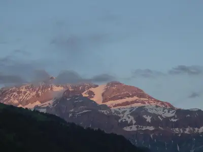 Ein allgemeiner Bergblick oder ein Berglick von der Ferienwohnung aus