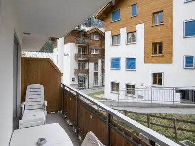 Ein Balkon oder eine Terrasse in der Unterkunft Apartment Snow-Fun B by Interhome