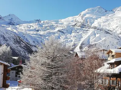 Ein allgemeiner Bergblick oder ein Berglick von der Ferienwohnung aus