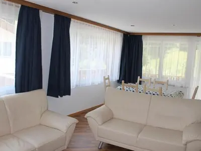 Ein Sitzbereich in der Unterkunft Apartment Weideli by Interhome