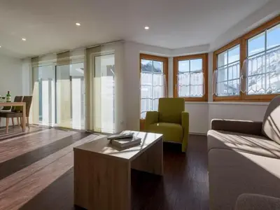 Ein Sitzbereich in der Unterkunft Apartment Haus Alpenrose by Interhome