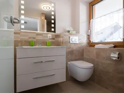 Ein Badezimmer in der Unterkunft Apartment Haus Alpenrose by Interhome