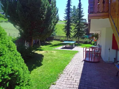 Ein Garten an der Unterkunft Apartment Bergfink Obergeschoss-4 by Interhome