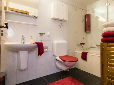 Ein Badezimmer in der Unterkunft Apartment Haus Adora by Interhome