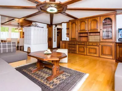 Ein Sitzbereich in der Unterkunft Apartment Chalet Alpenrösli by Interhome
