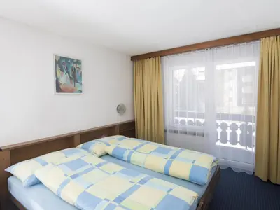 Ein Bett oder Betten in einem Zimmer der Unterkunft Apartment Floralpina by Interhome