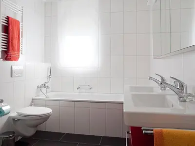 Ein Badezimmer in der Unterkunft Apartment B33 by Interhome