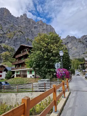 Ein allgemeiner Bergblick oder ein Berglick von der Ferienwohnung aus