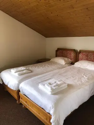 Ein Bett oder Betten in einem Zimmer der Unterkunft The Vintage at Crans-Montana