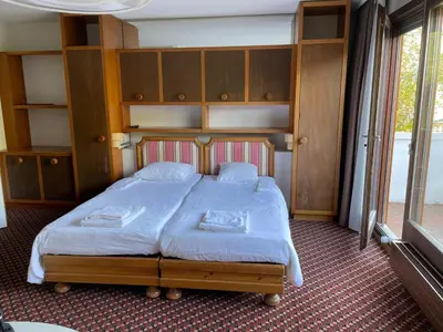 Ein Bett oder Betten in einem Zimmer der Unterkunft The Vintage at Crans-Montana