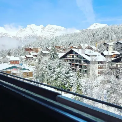Ein allgemeiner Bergblick oder ein Berglick von der Ferienwohnung aus