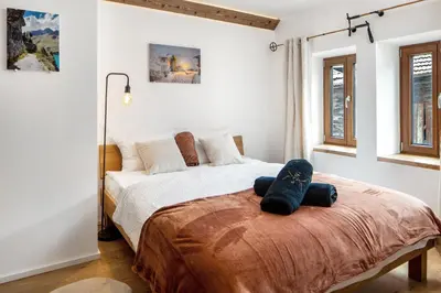 Ein Bett oder Betten in einem Zimmer der Unterkunft Pilanous Residence - E-Alpine Suite - Swiss Alps
